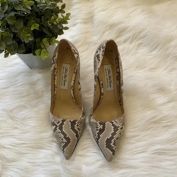 EUC Saks 5th Avenue piton leather. 6.5 - Picture 3 of 7